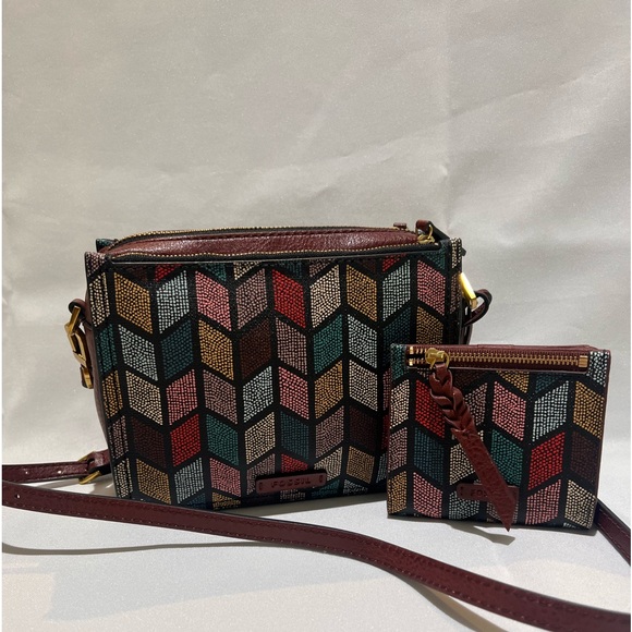 Fossil leather crossbody bag/ multi color with matching wallet. Great condition - Picture 1 of 6